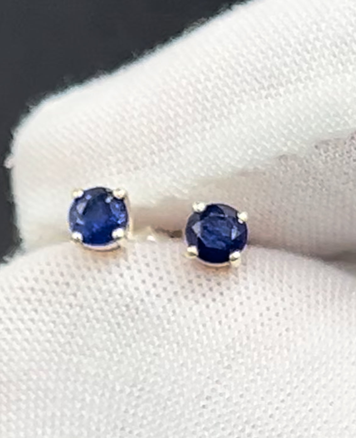 Brand New Natural Sapphire and 925 Sterling Silver Studs